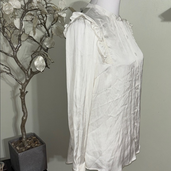 Express Ivory Button Up Blouse - Picture 3 of 4